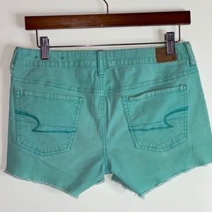 AMERICAN EAGLE OUTFITTERS